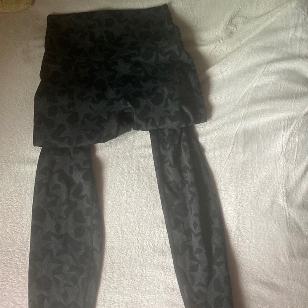 Aerie black star patterned leggings